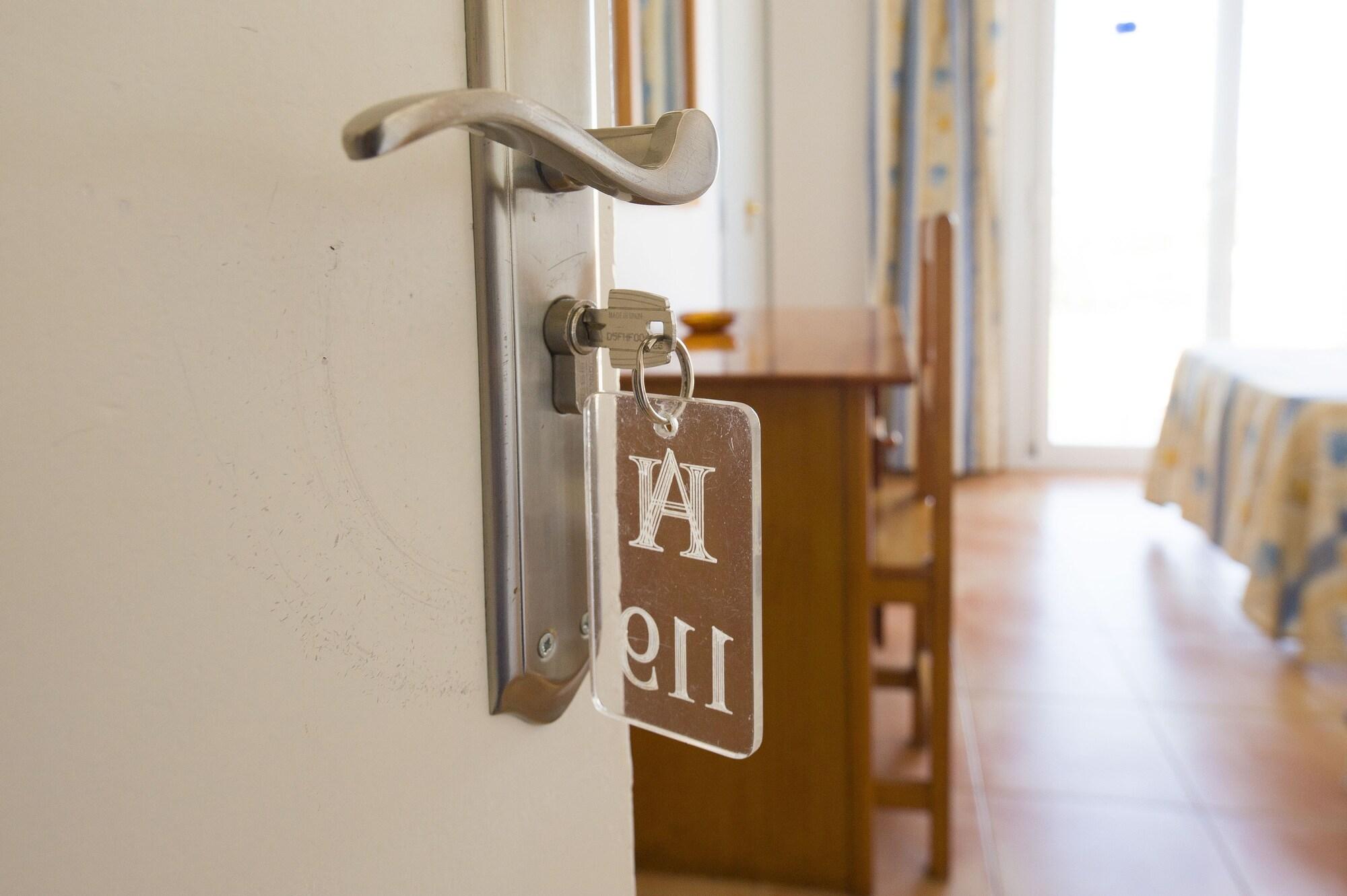 Hostal Anibal - Ab Group San Antonio  Luaran gambar
