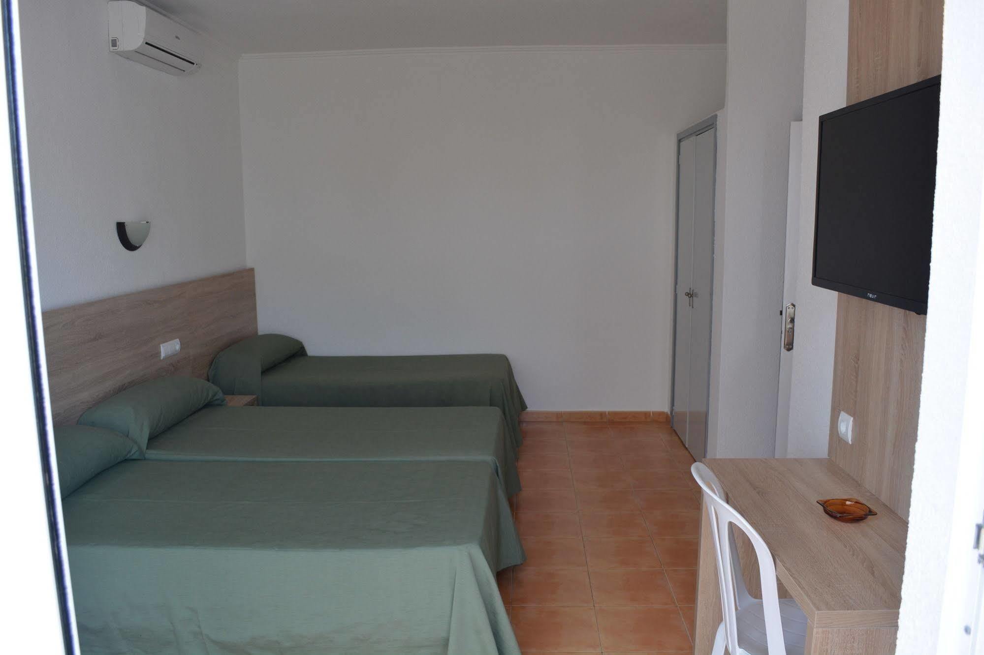 Hostal Anibal - Ab Group San Antonio  Luaran gambar